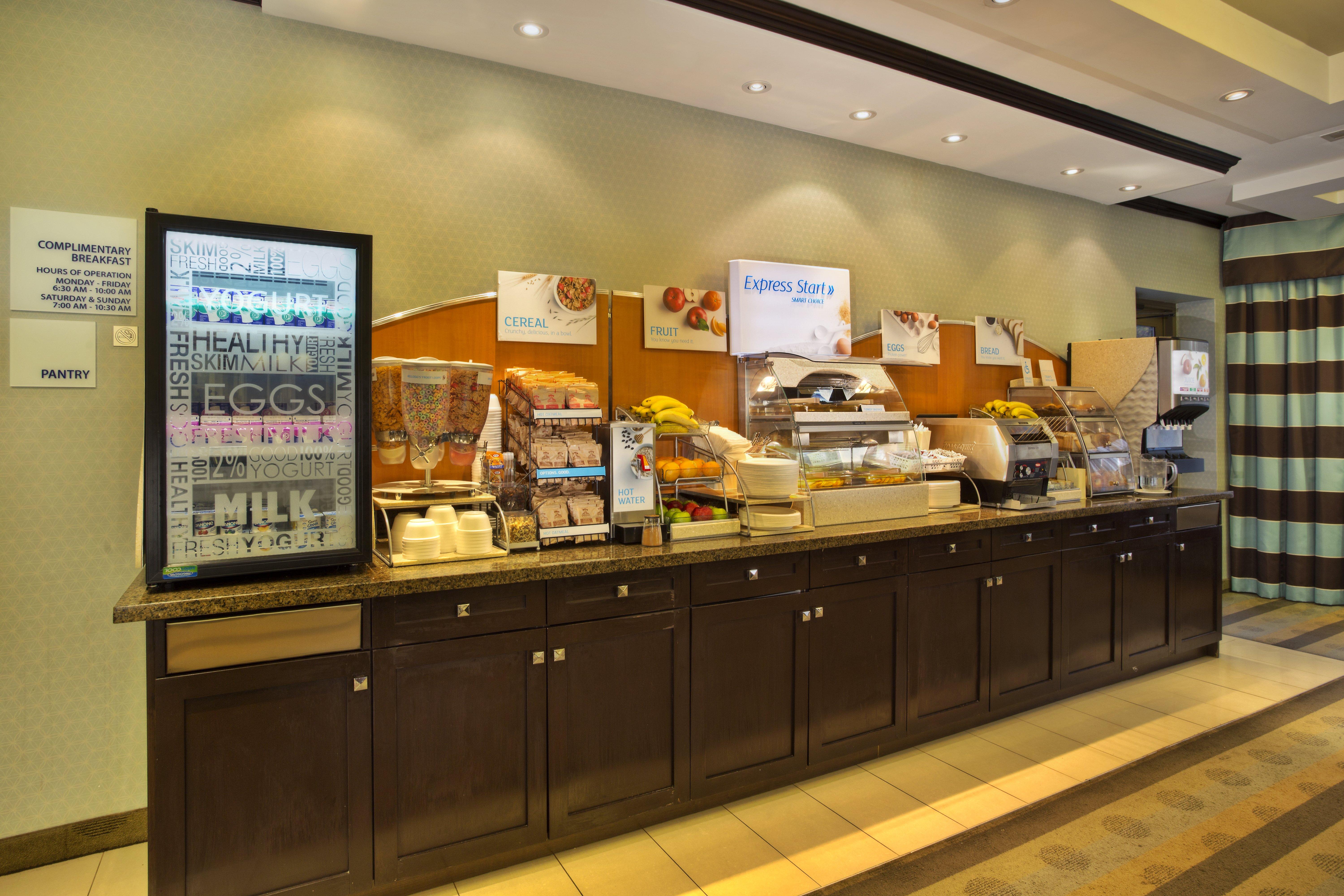 Holiday Inn Express Kingston Central By Ihg Buitenkant foto