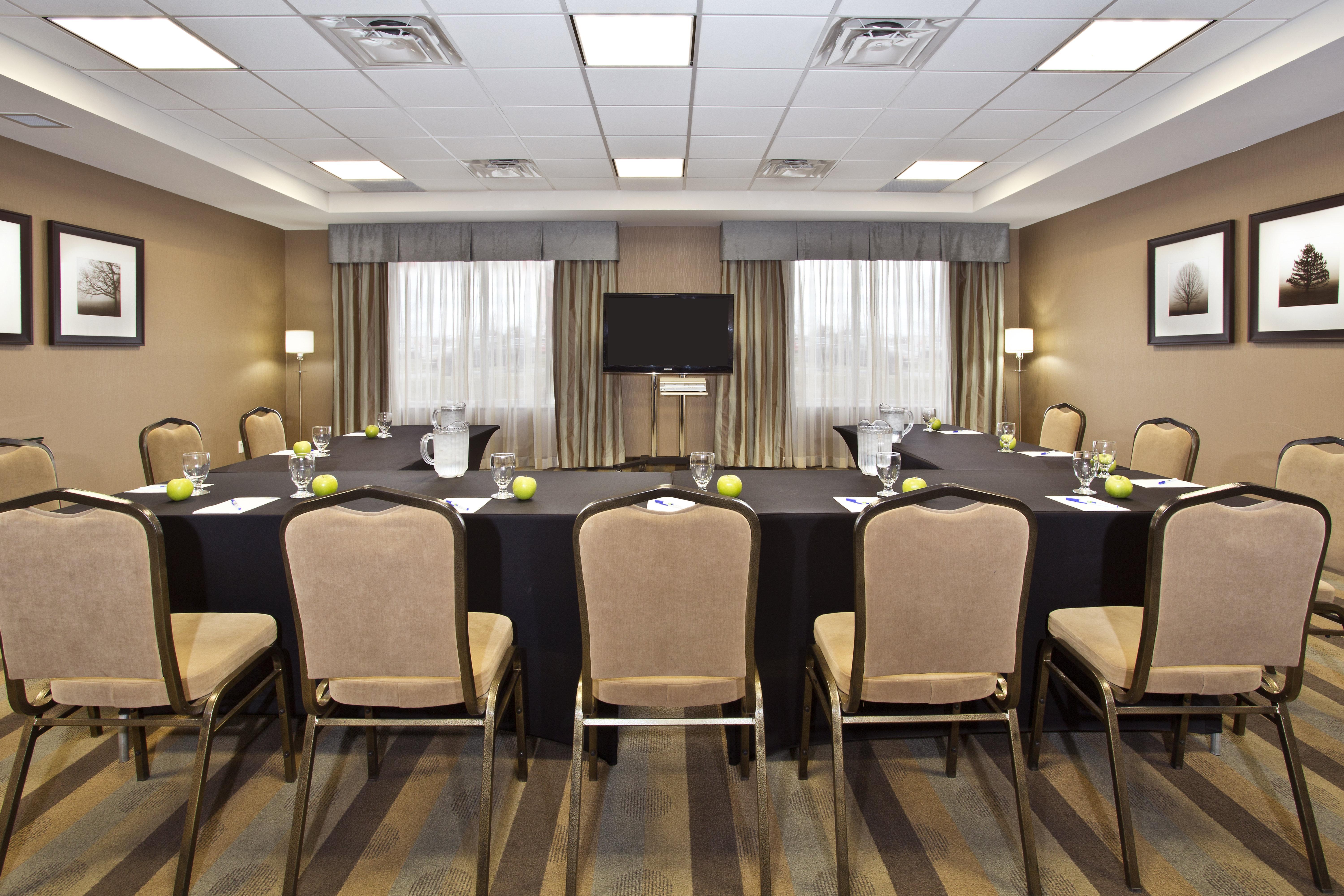 Holiday Inn Express Kingston Central By Ihg Buitenkant foto