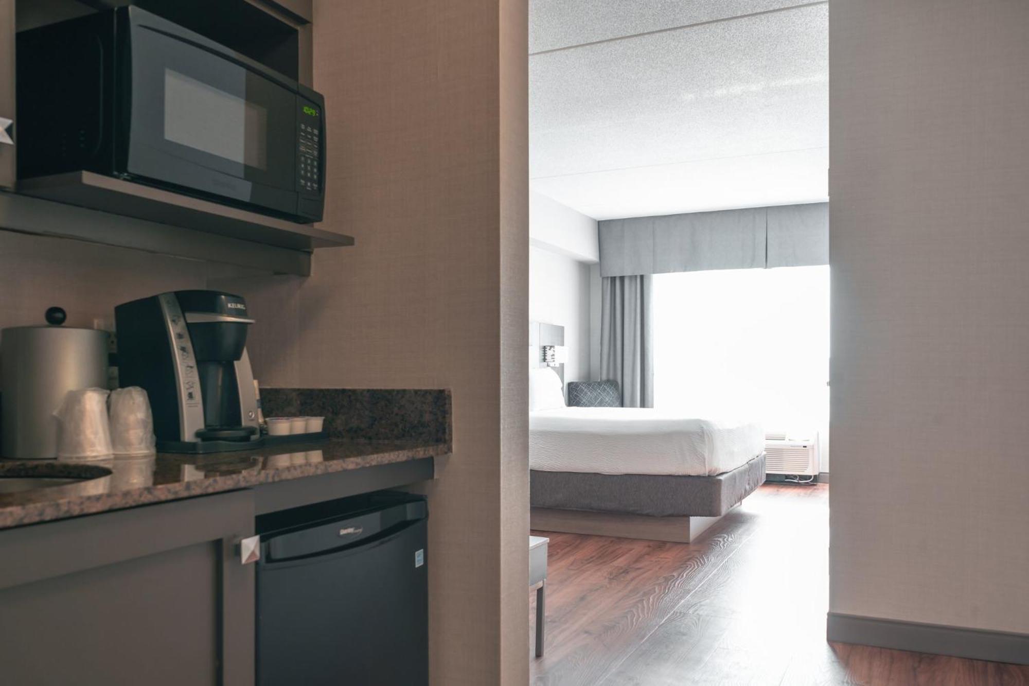 Holiday Inn Express Kingston Central By Ihg Buitenkant foto