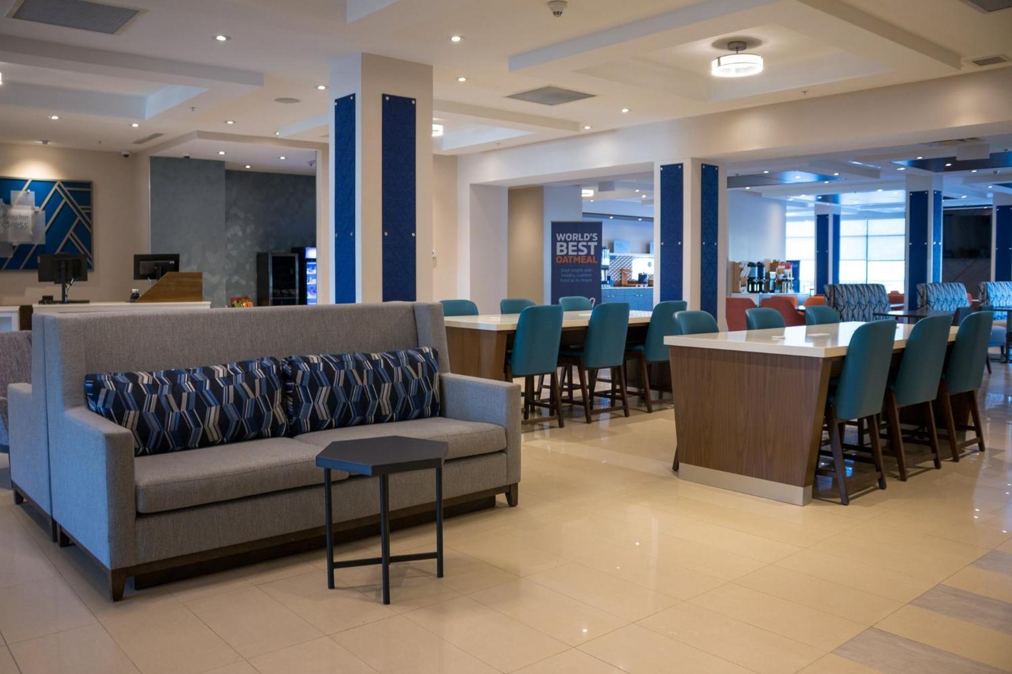 Holiday Inn Express Kingston Central By Ihg Buitenkant foto