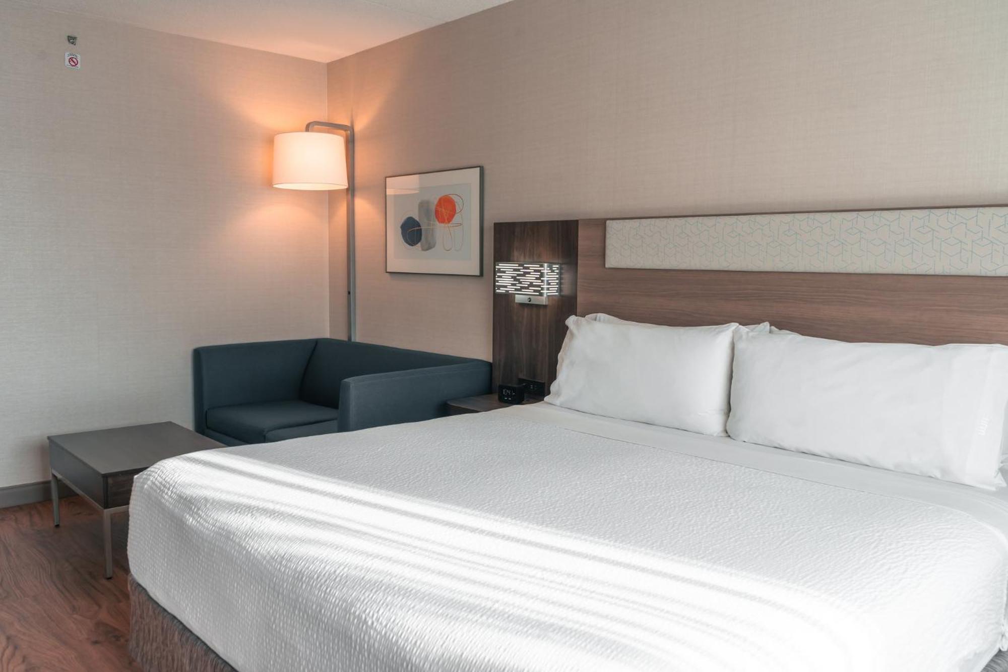 Holiday Inn Express Kingston Central By Ihg Buitenkant foto